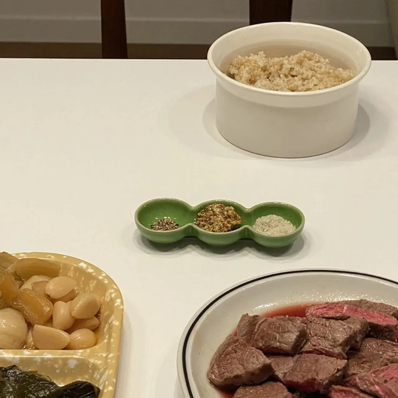 Assiette en Céramique à Fleurs Irregulière