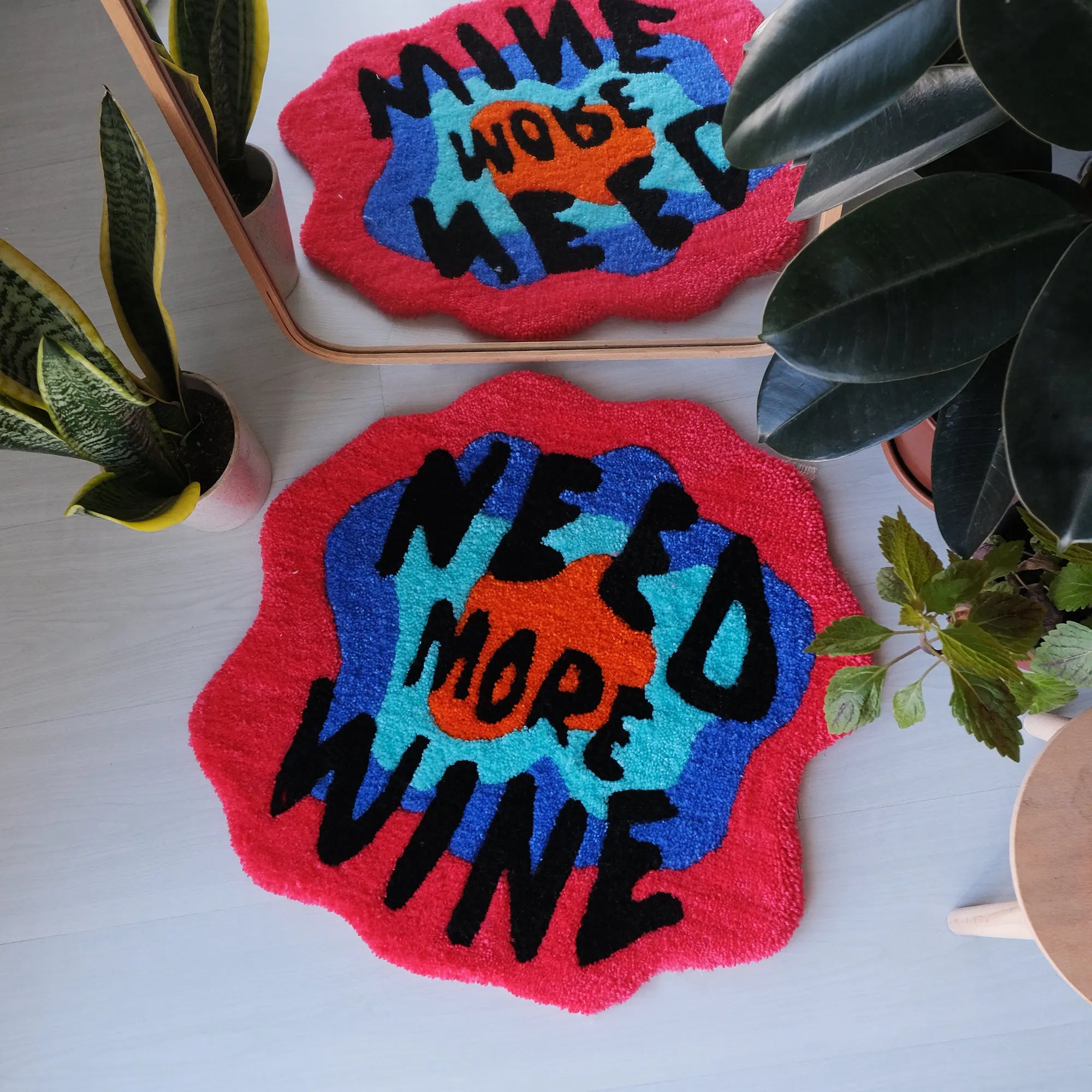 Tapis Tufté "Need More Wine"