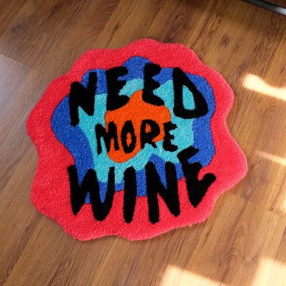 Tapis Tufté "Need More Wine"