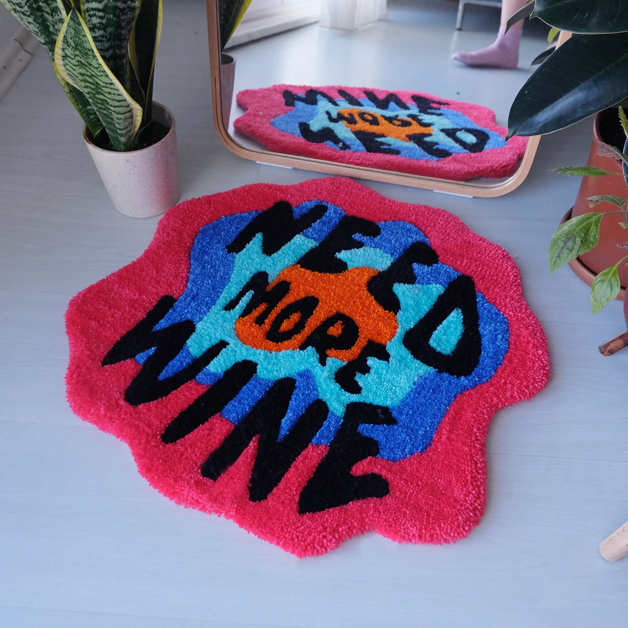 Tapis Tufté "Need More Wine"